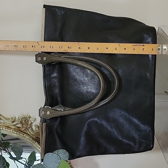KENNETH COLE 🥰EXTRA LARGE 😍BLACK LEATHER TOTE BAG 🖤🐢 - Picture 12 of 16